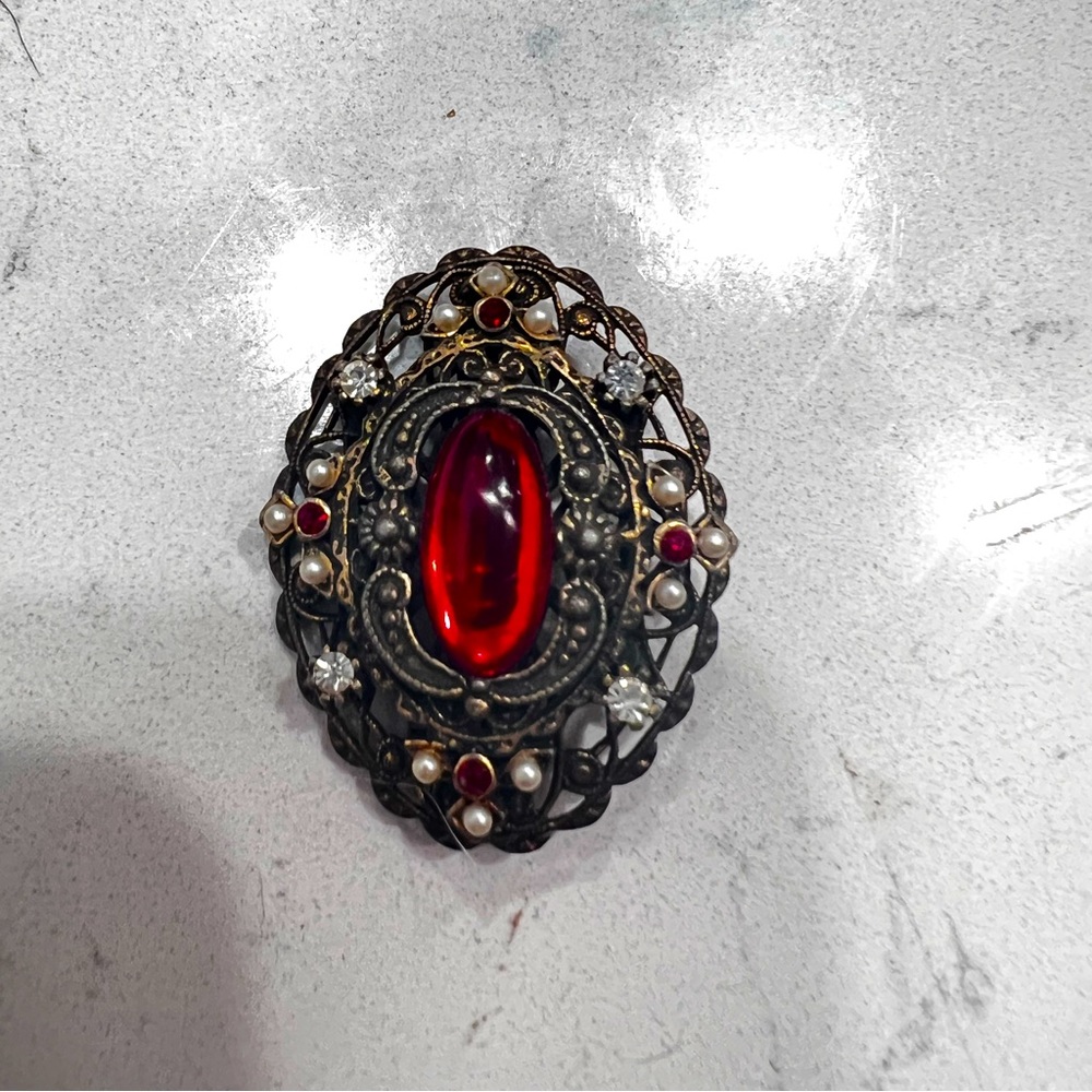 BEAUTIFUL Art Deco Brooch • Fillagree • Delicate and intricate